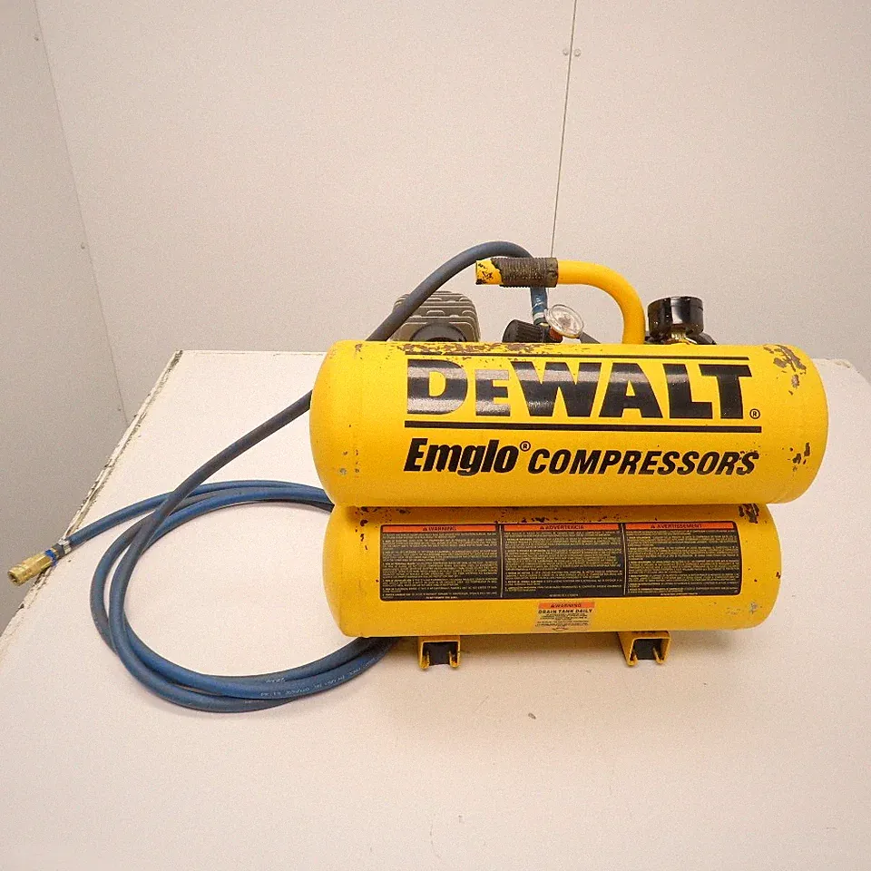 DEWALT D55153 Electric 4 Gallon Twin Stack Compressor 120V Tested