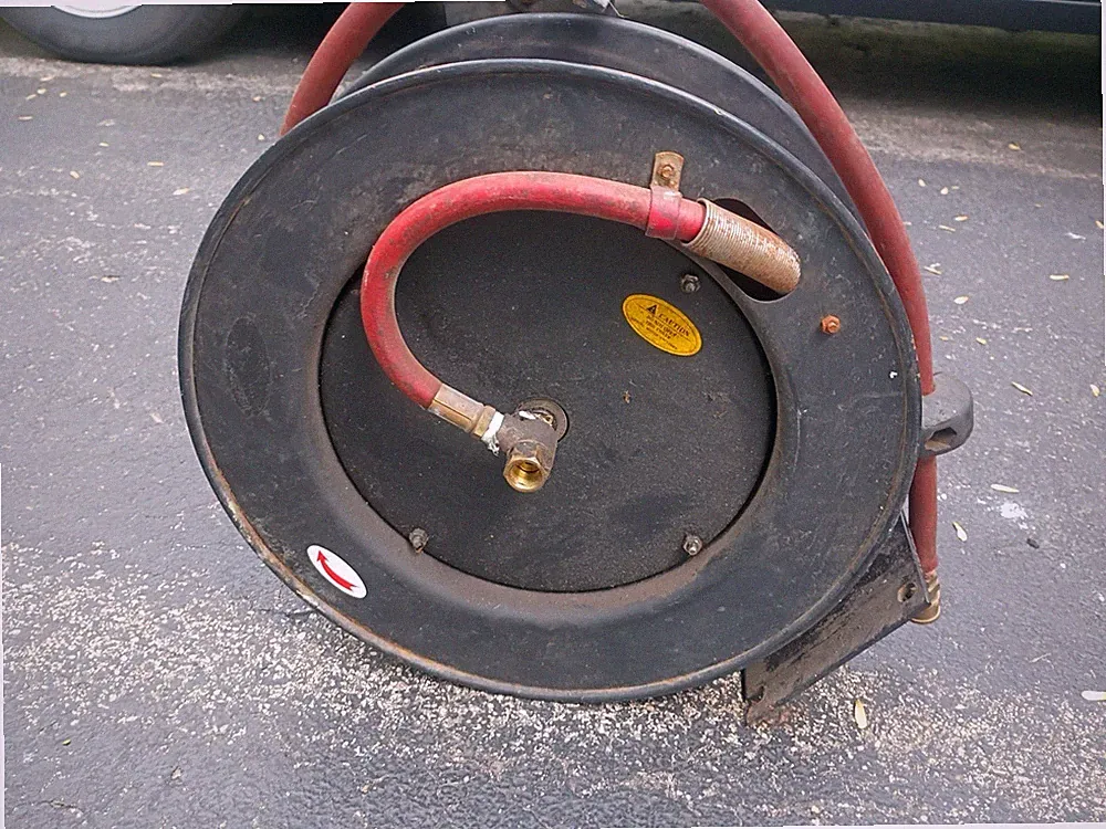 retractable air compressor hose reel auto rewind